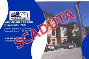Immobile in asta di 43 m² con più di 5 locali a Pe