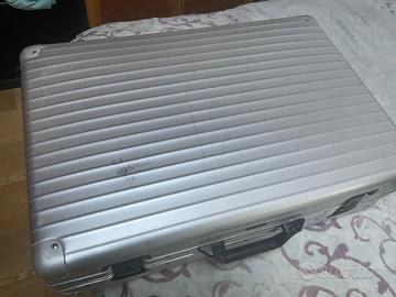 Rimowa in alluinio