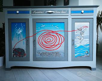 comò in noce dipinto a mano 