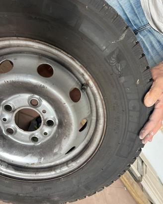 Ruote michelen 215/70 r15c
