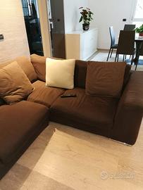 Divano angolare marrone scuro come nuovo – alta qu