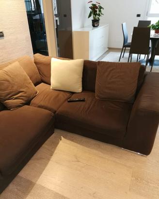 Divano angolare marrone scuro come nuovo – alta qu