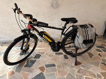 Bici uomo pedalata assistita