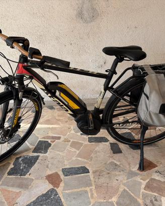 Bici uomo pedalata assistita