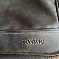 Custodia per computer di colore nero