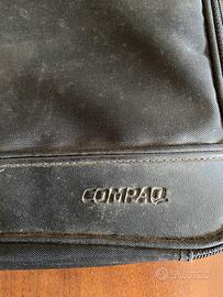 Custodia per computer di colore nero