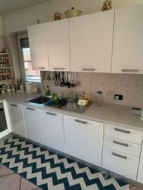 Cucina Coromatika Doimo usata con elettrodomestici