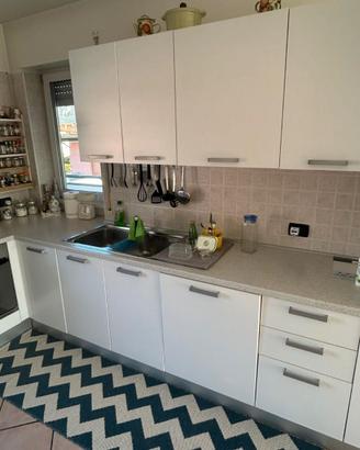 Cucina Coromatika Doimo usata con elettrodomestici