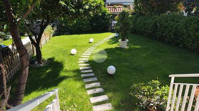 PORZIONE DI BIFAMILIARE A GIUGLIANO IN CAMPANIA