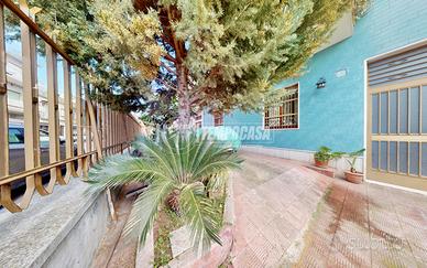 AMPIA BIFAMILIARE IN ZONA RUDIAE.