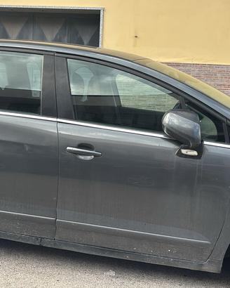 Peugeot 5008 diesel 2011