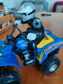 quad con pilota radiocomandato