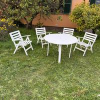 Set tavolo e sedie da giardino