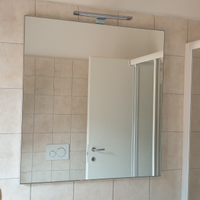 Arredo bagno: Specchio e faretto