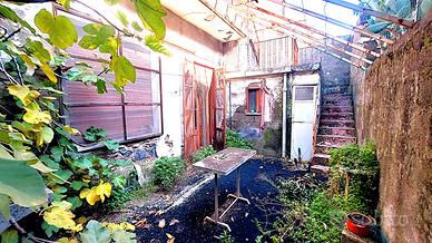 Piano terra con corte da personalizzare a piacere