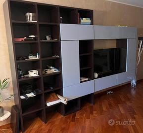 Parete attrezzata con moduli contenitori