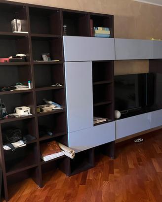 Parete attrezzata con moduli contenitori