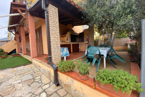 Villasimius, trilocale con giardino e posto auto