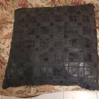 CUSCINO in vera pelle colore Nero lavorazione