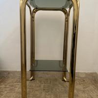 Tavolino Dorato con ripiani in Vetro