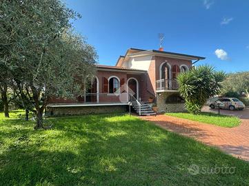 VILLA SINGOLA A LUNI