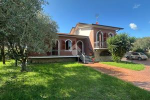 VILLA SINGOLA A LUNI