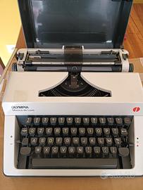 Macchina da scrivere Olympia 