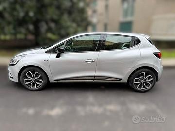 Clio 0.9 tce Moschino Zen 75cv