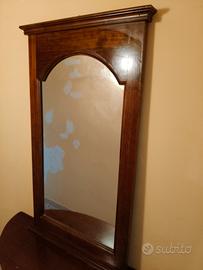 Entrata con specchio in legno