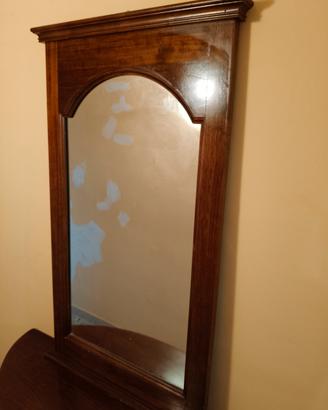 Entrata con specchio in legno