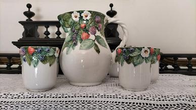 brocca con bicchieri 