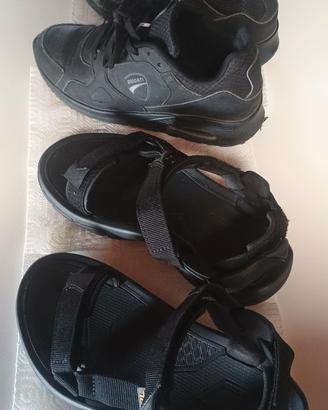 sandali TEVA e scarpe nere Ducati 