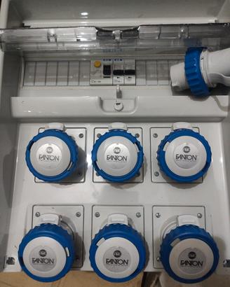 Quadro elettrico a 6 prese 2P + T 16A  220V 