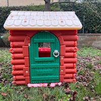 Casetta da giardino in plastica.