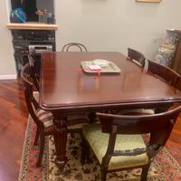 Tavolo in stile classico legno pregiato