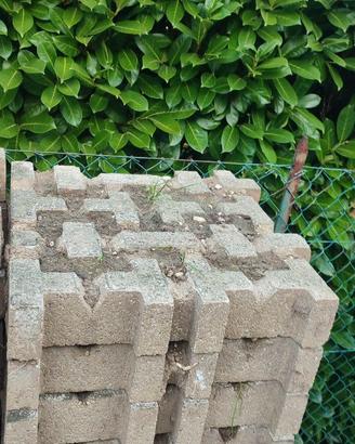 Grigliato in cemento per giardino