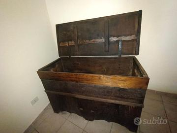 Madia antica in legno massello restaurata
