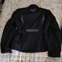 giubbotto pelle e giubbotto tessuto moto
