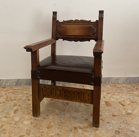 Poltrona trono antico in legno scolpito e cuoio