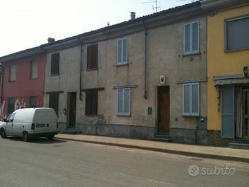 Casa indipendente di 90 m² con 4 locali e box auto