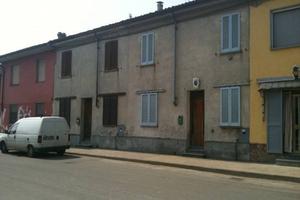 Casa indipendente di 90 m² con 4 locali e box auto