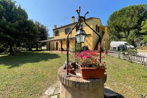 Rustico / Casale di 227 m² con più di 5 locali e b