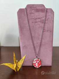 collana artigianale con medaglione floreale giappo