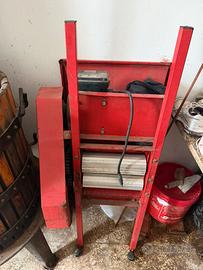Pigiatrice elettrica per uva