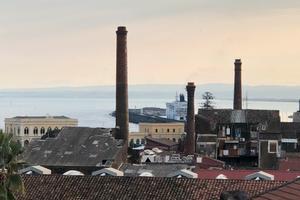 Trivani e mezzo arredato e ristrutturato in centro