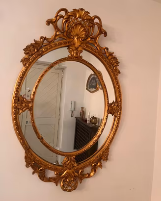 Specchio Ovale d'Epoca Dorato con Cornice Intaglia