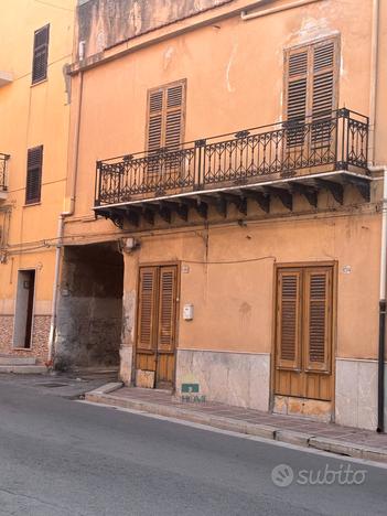 Terrasini: palazzina indipendente vista mare