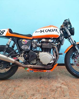 Triumph Thruxton CUP - Regina delle Cafe Racer