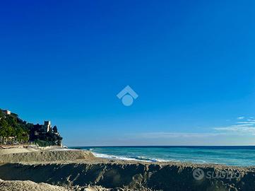 2 LOCALI A FINALE LIGURE