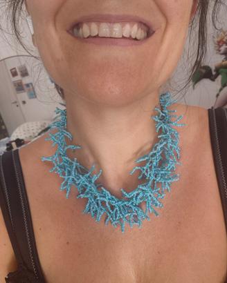 Collana perline azzurre effetto corallo